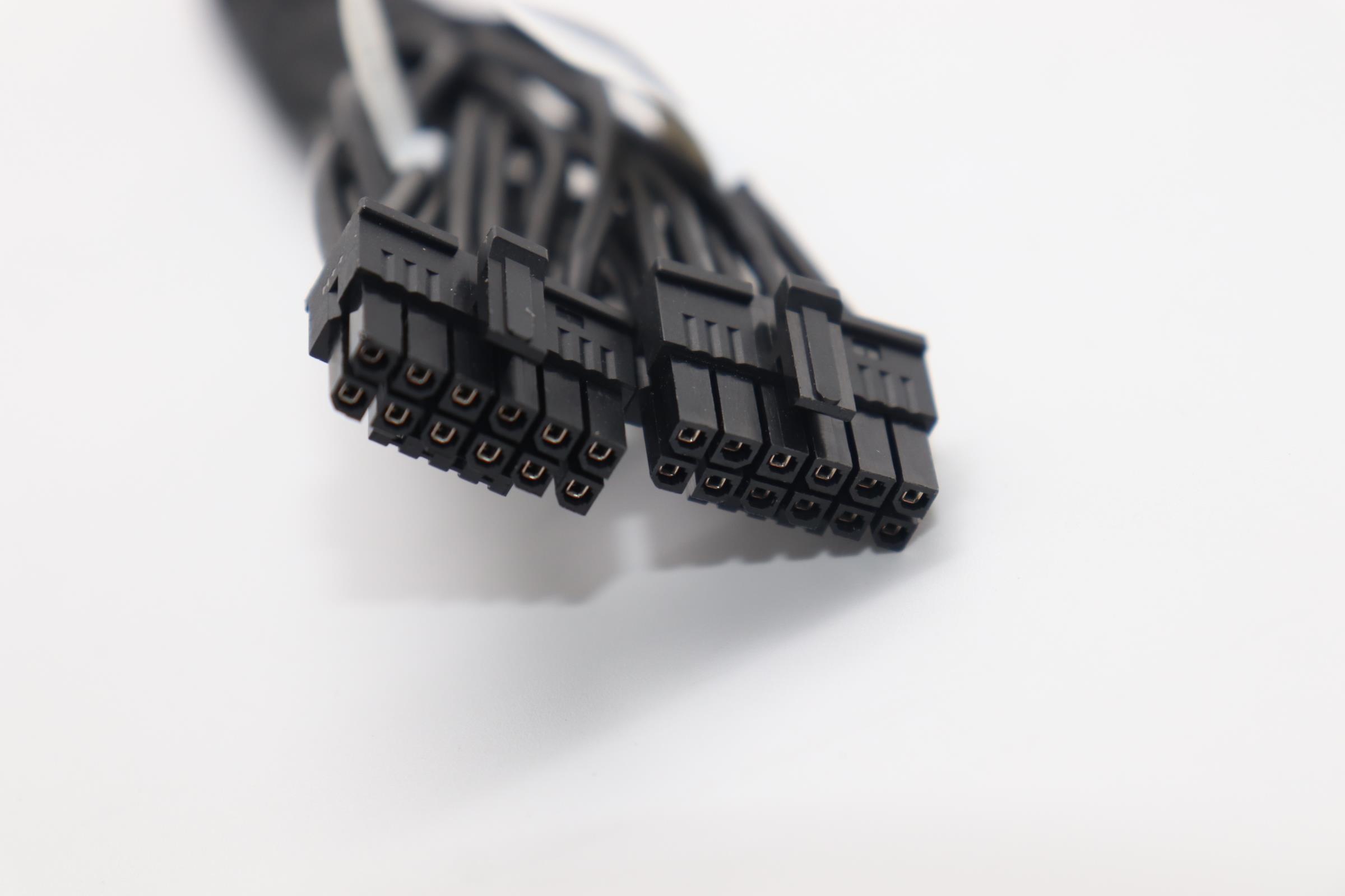 5C10U58846 - Original Lenovo Cable FruCPU 8 pin to dual 12VHPWR Cable