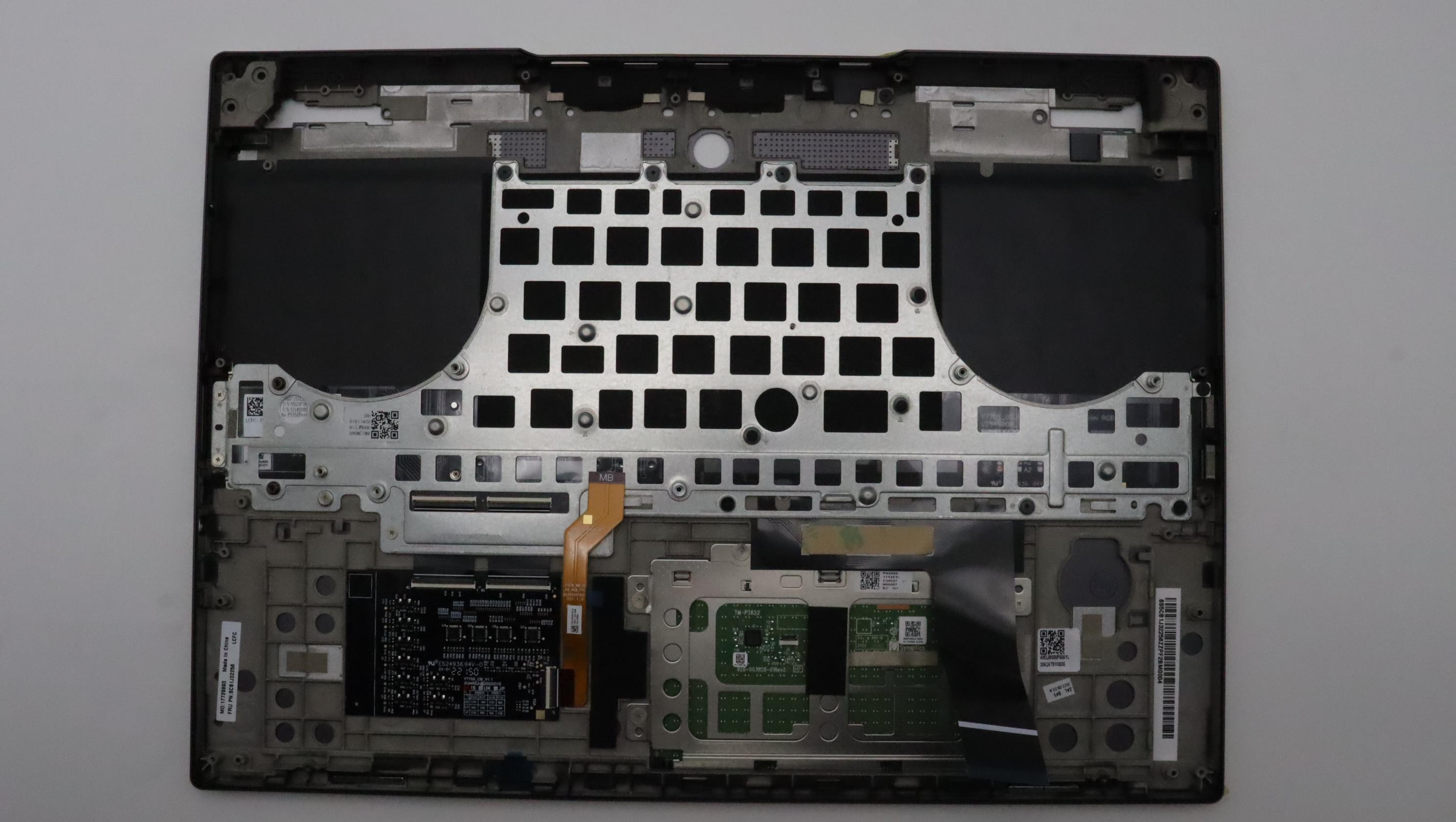 5CB1J32256 - Original Lenovo Keyboard with Upper Cover (Palmrest), English, 82UG, SG_RGB