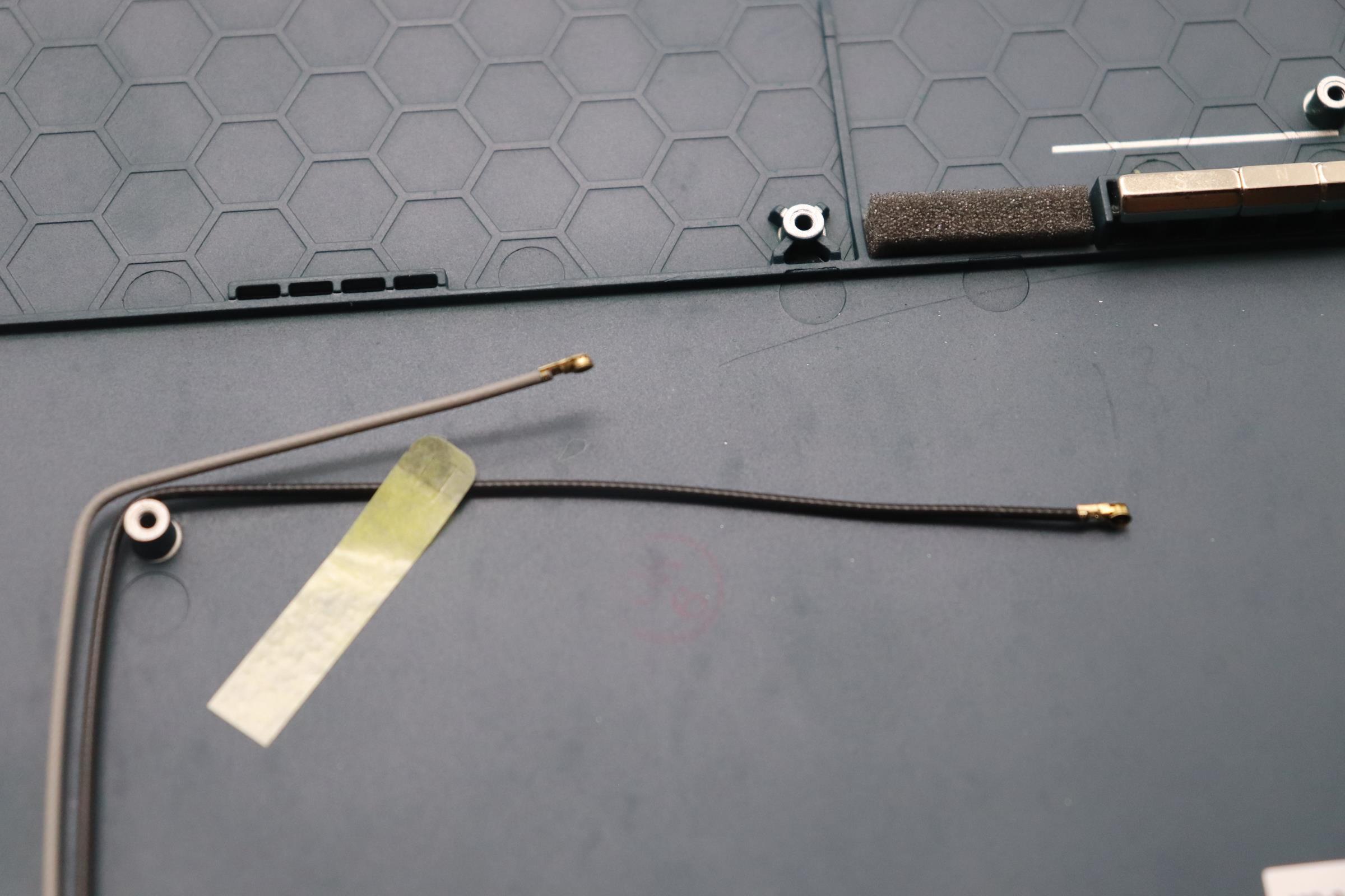 5CB1S05826 - Original Lenovo Cover L 83KJ D COVER