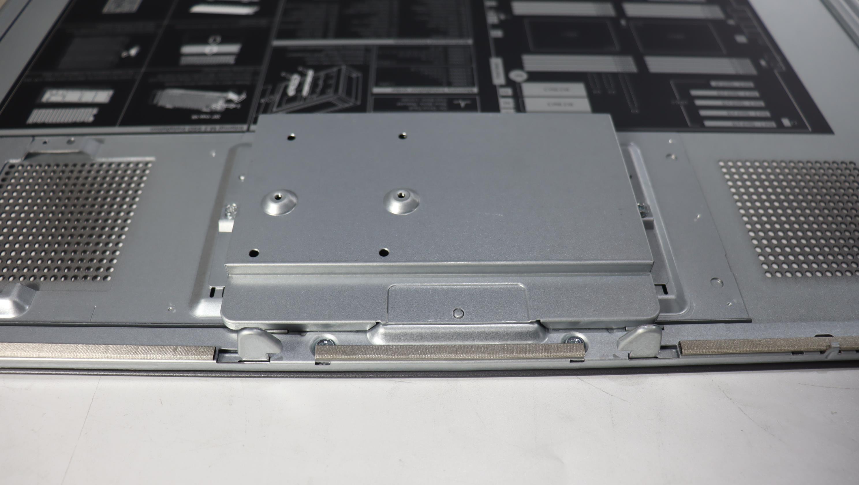 5M11H28746 - Original Lenovo MECH_ASM SIDE-VENT-PANEL-LEFT-AMALFI
