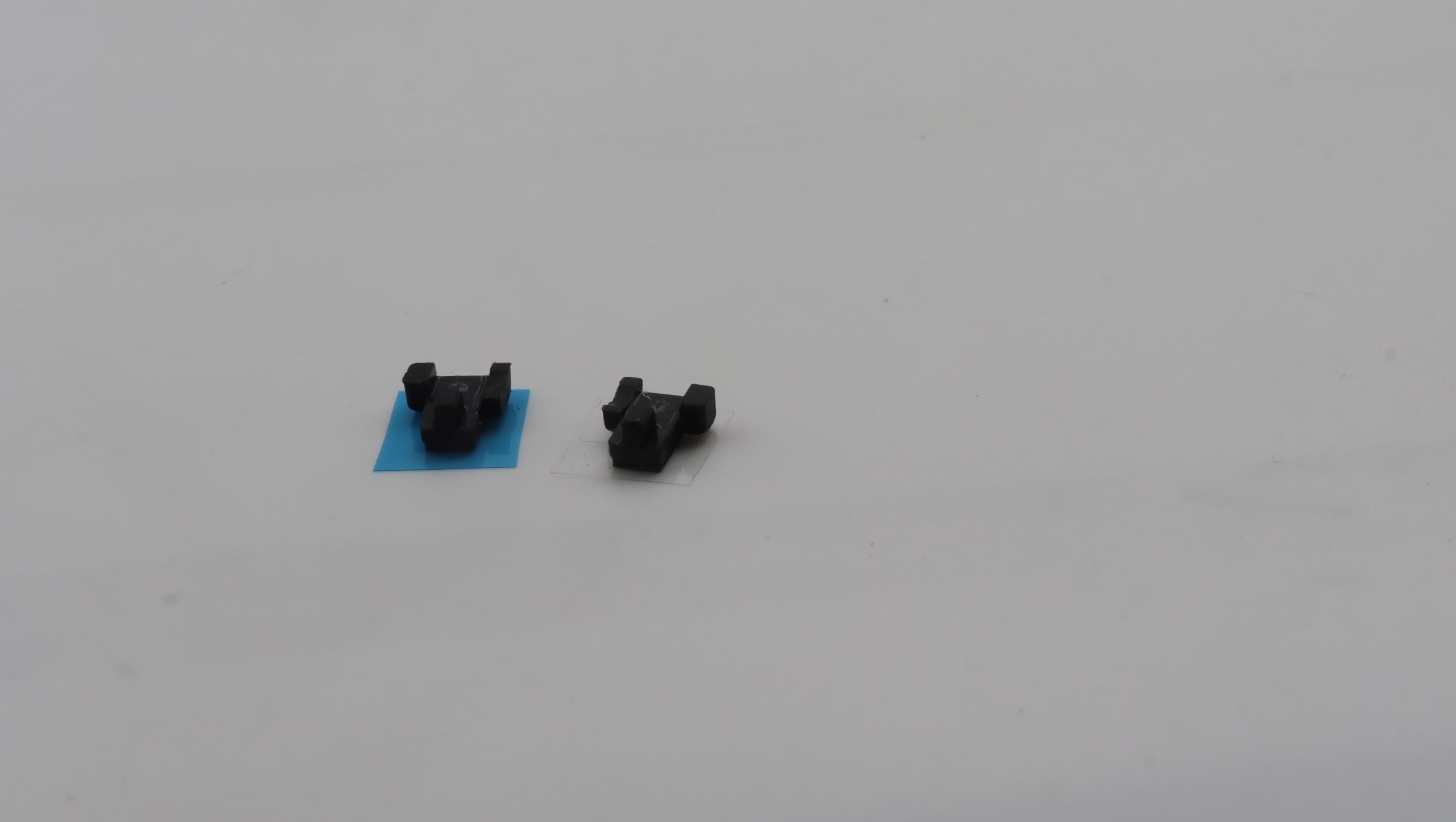 5R60S37265 - Original Lenovo RUBBER RUBBER L82YQ Hinge