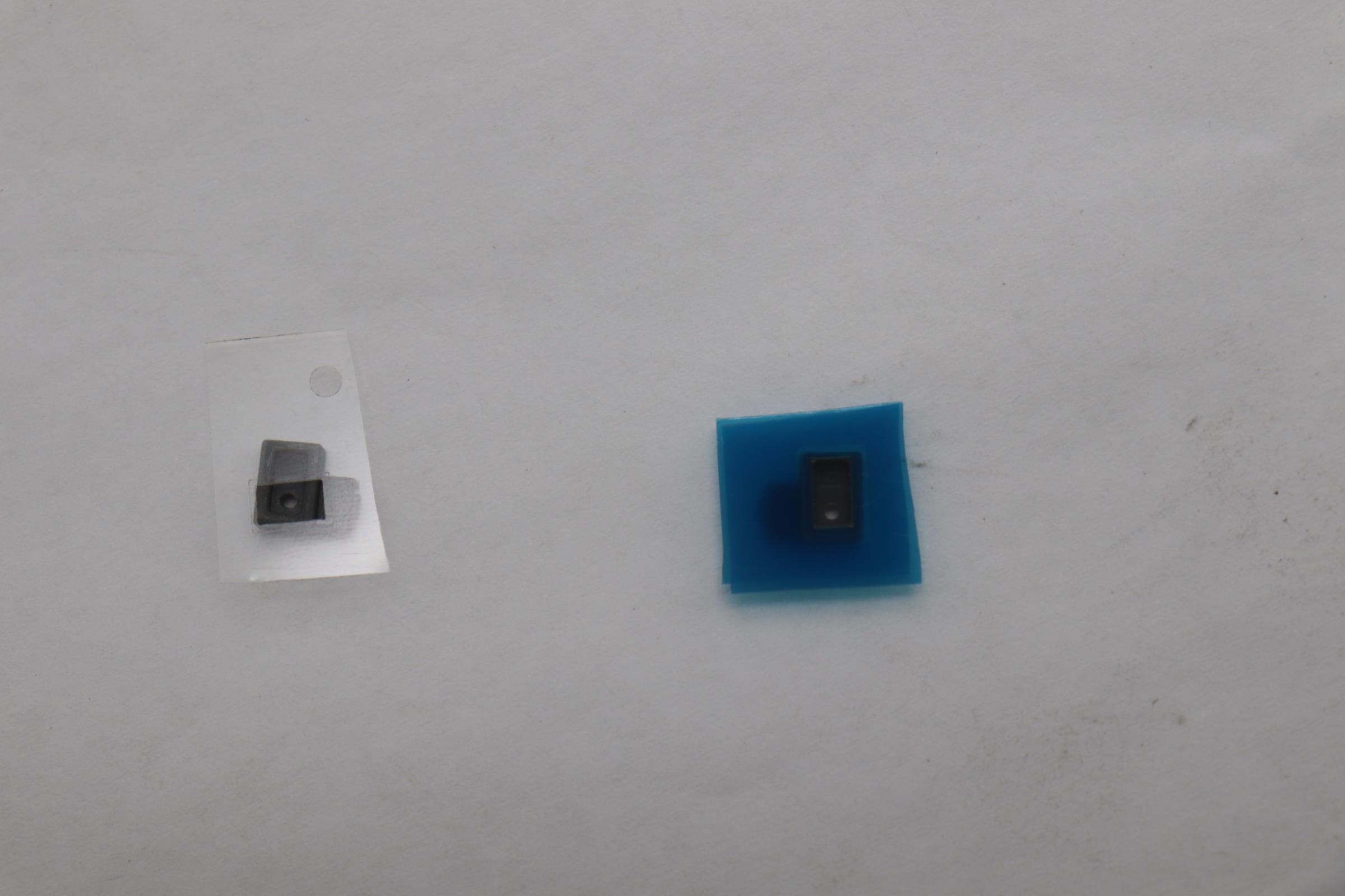 5R60S37338 - Original Lenovo RUBBER RUBBER L 83JM MIC(L+R) Glass