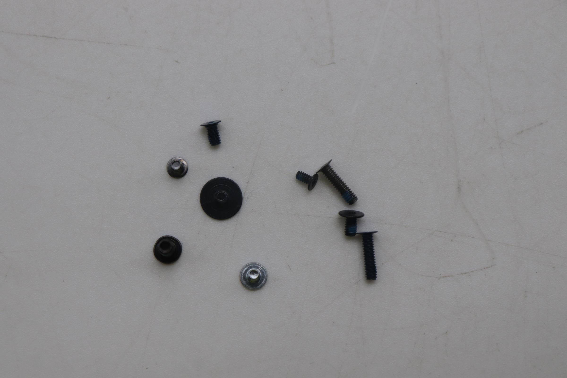 5S10S35638 - Original Lenovo Screw L 83DN