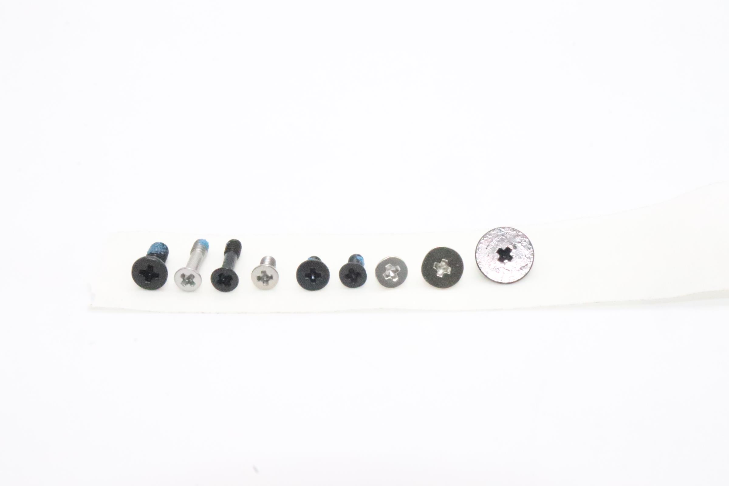 5S10S35820 - Original Lenovo Screw Pack W 21UY